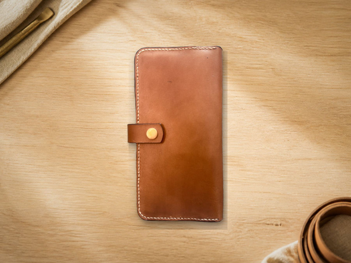 Long Wallet, cognac leather, closed plain front with snap closure